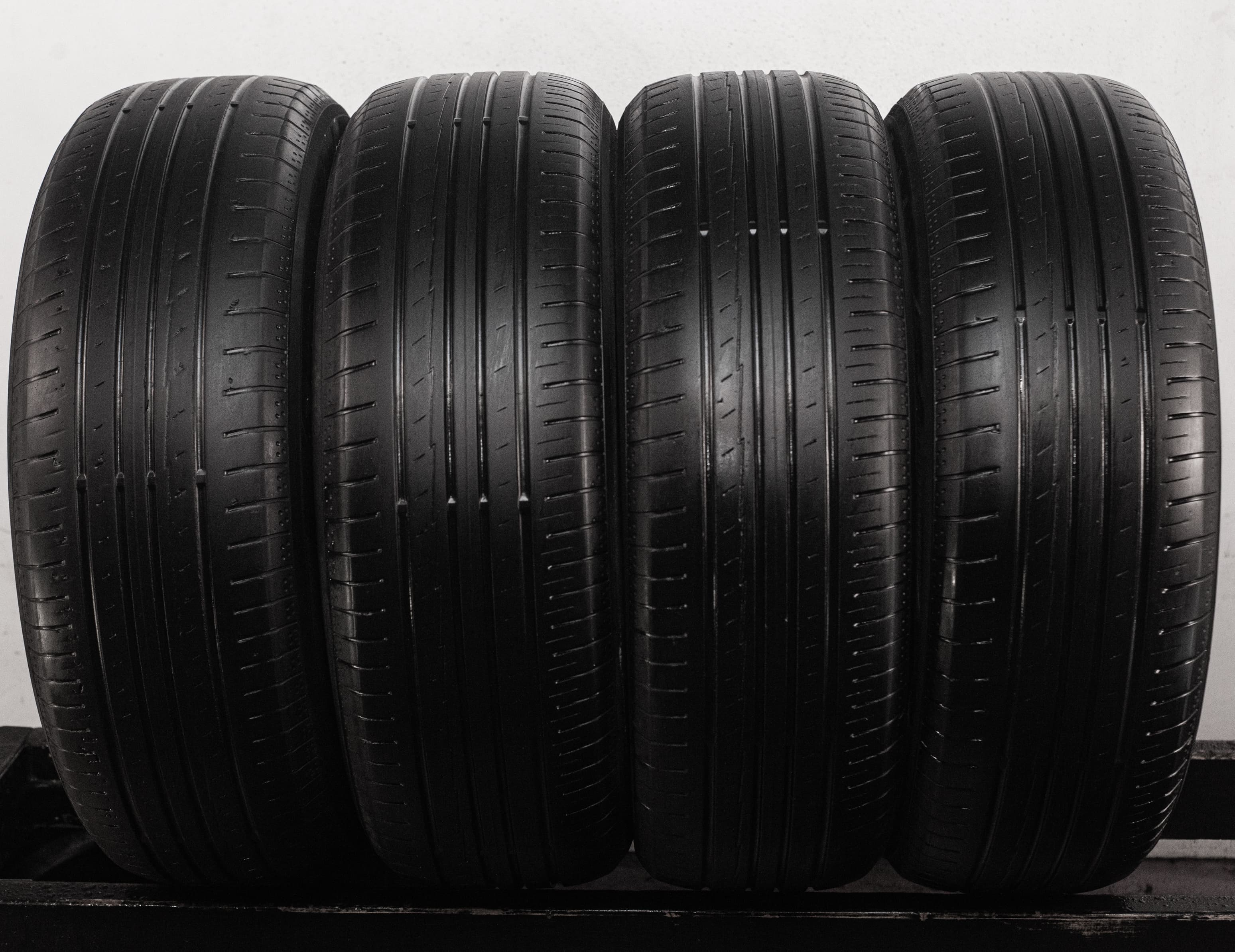 Yokohama Bluearth AE50 215/65 R17 99V