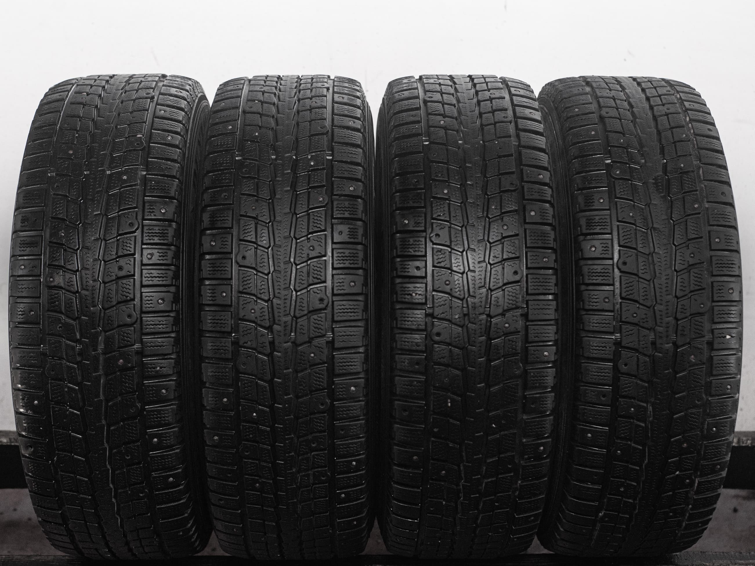 Dunlop SP Winter Ice 01 215/65 R16 102T