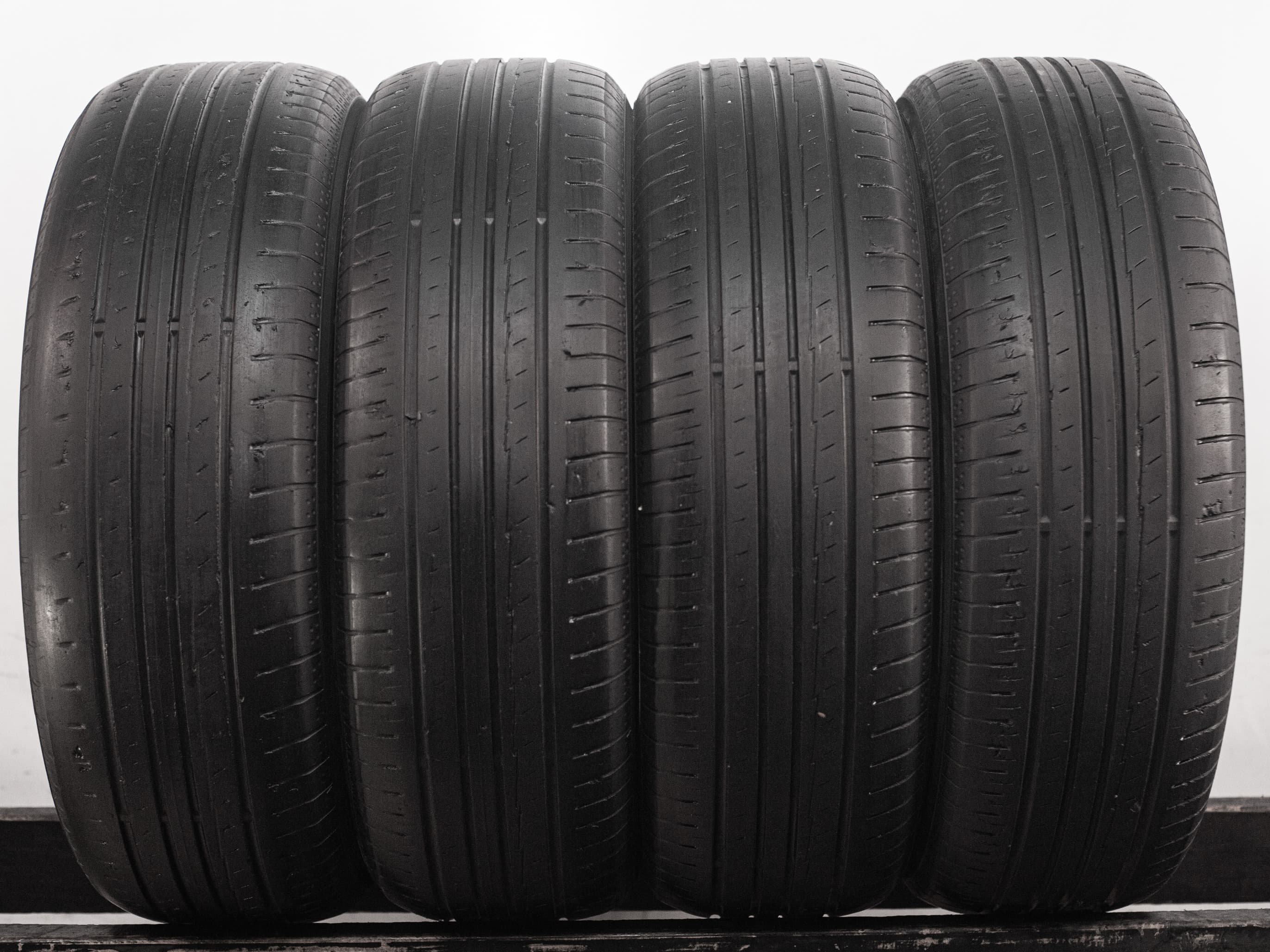 Yokohama Bluearth AE50 215/65 R17 99V