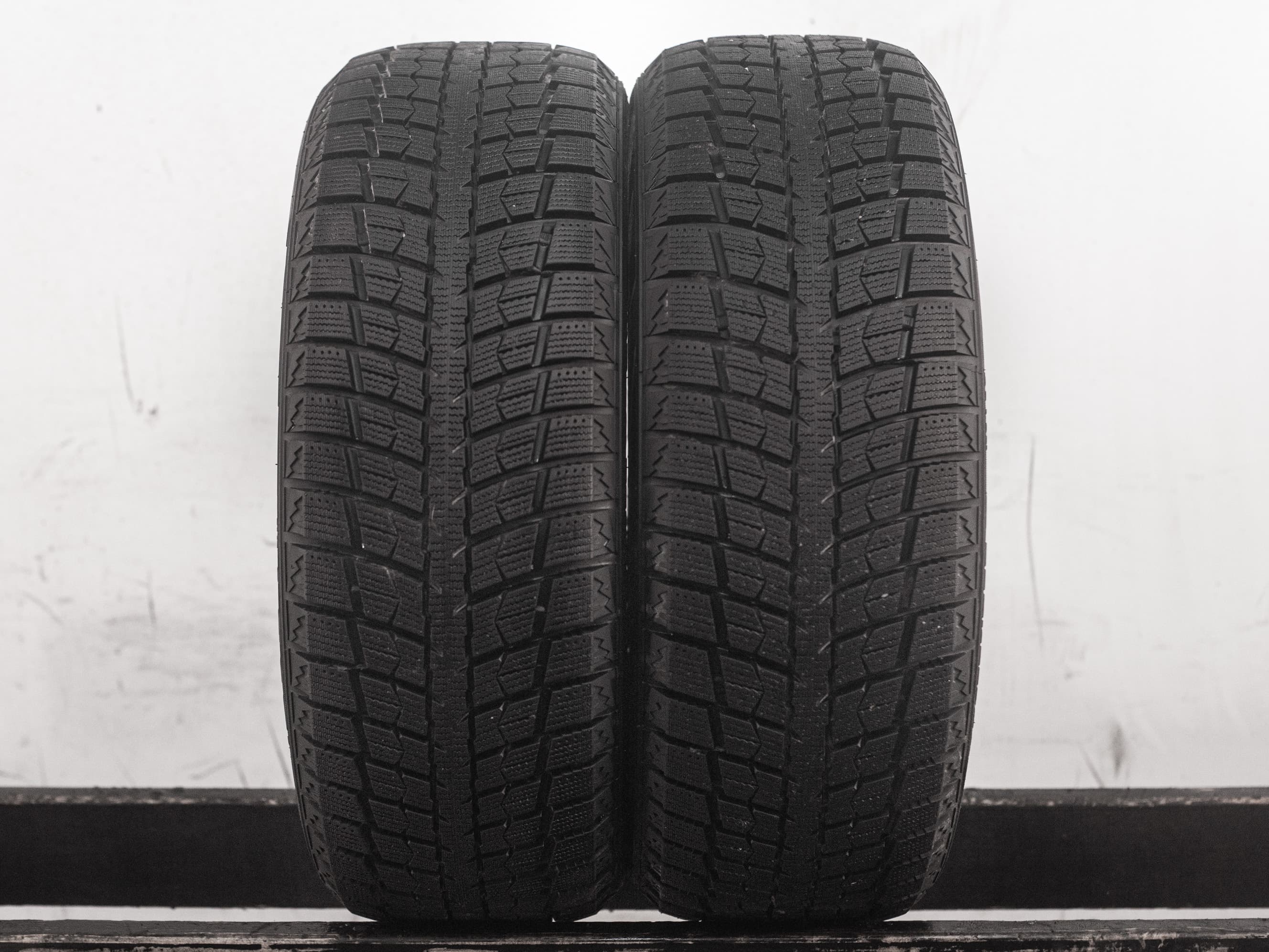 [2] Leao Ice I-15 Winter Defender 205/50 R17 93T