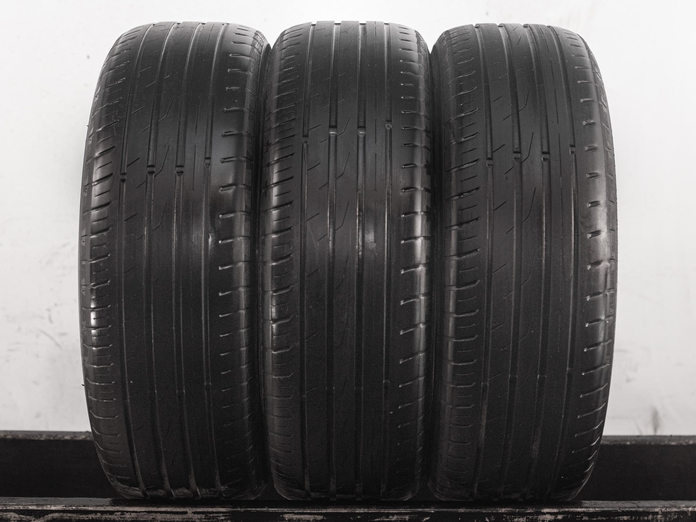 [3] Toyo Proxes CF2 185/65 R15 88H