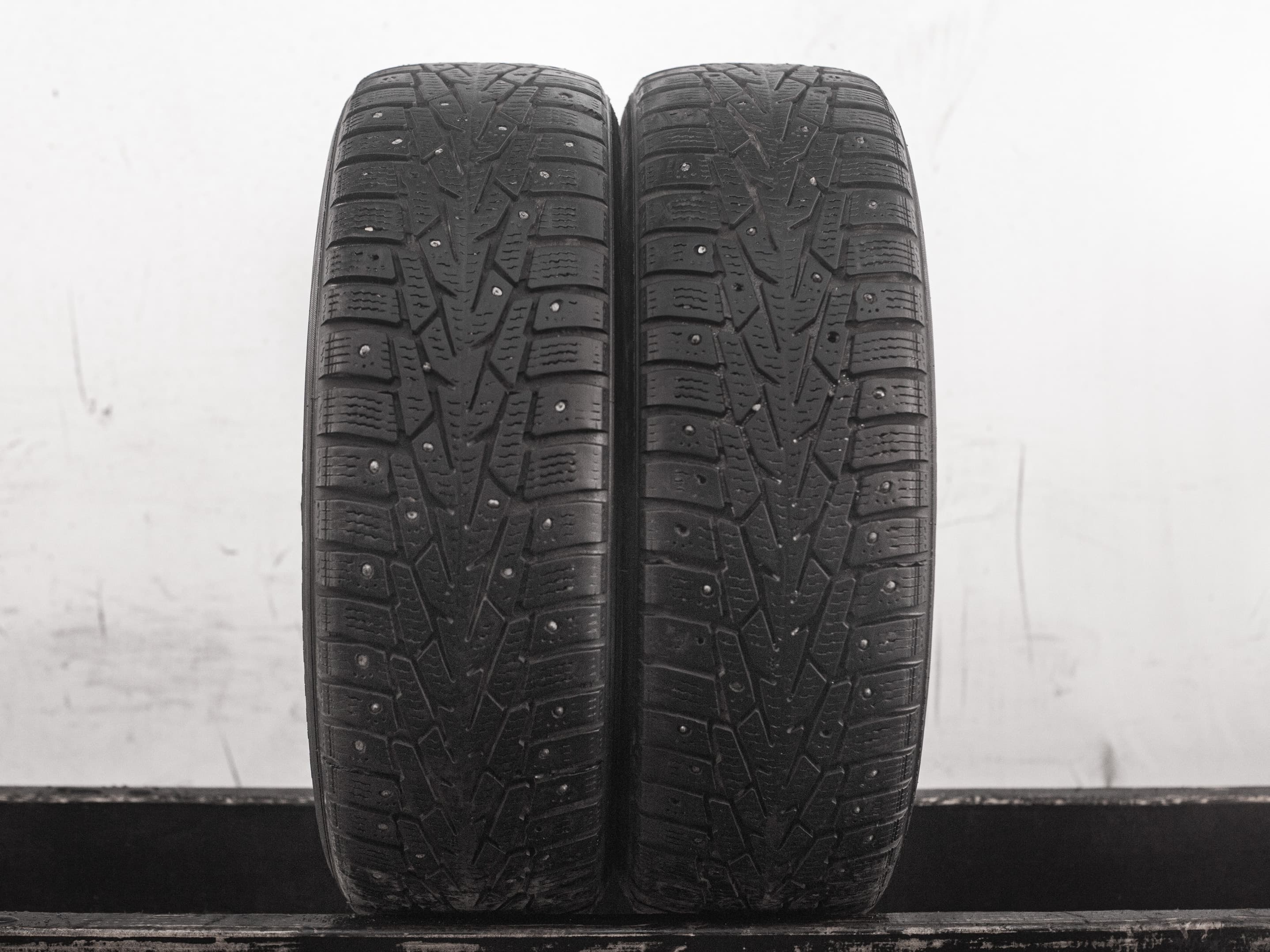[2] Ikon Nordman 7 175/65 R14 86T
