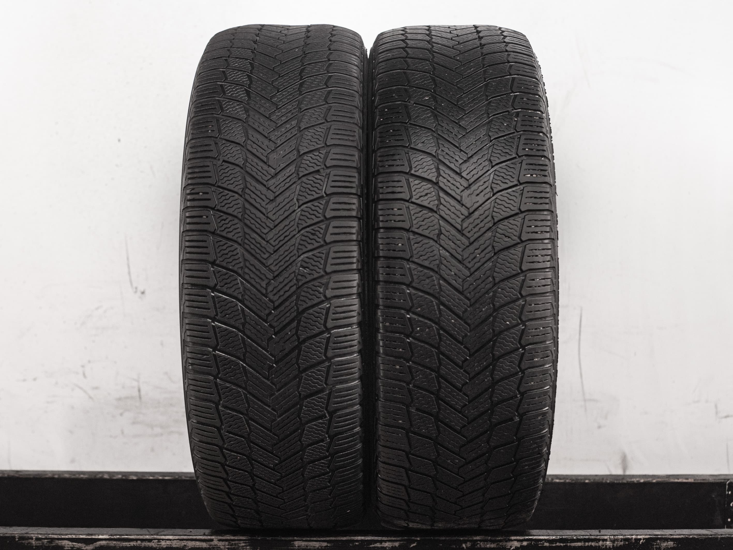 [2] Michelin X-Ice Snow SUV 235/55 R20 102H