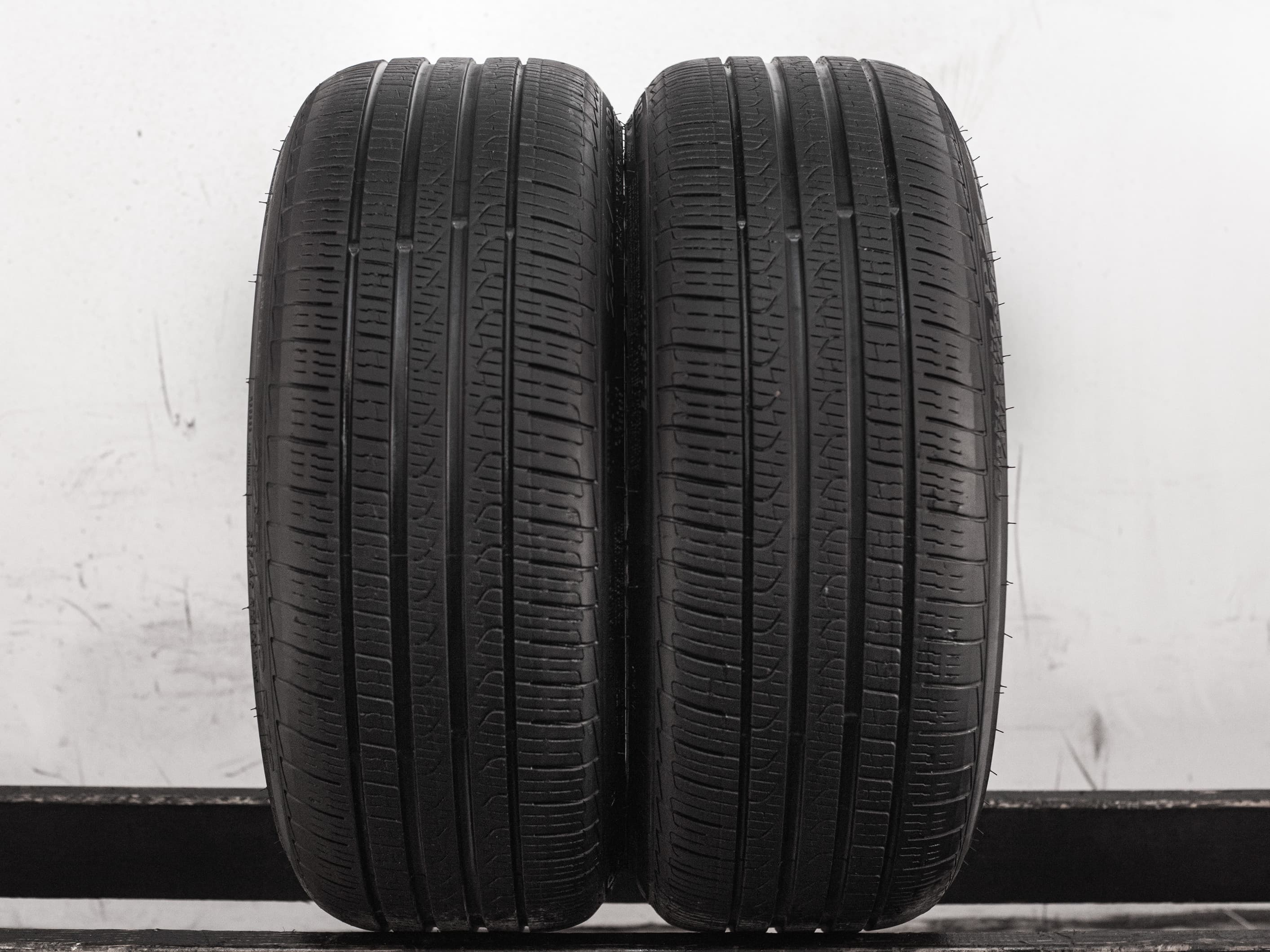 [2] Pirelli Cinturato P7 All Season 225/40 R19 93V RF (AR)