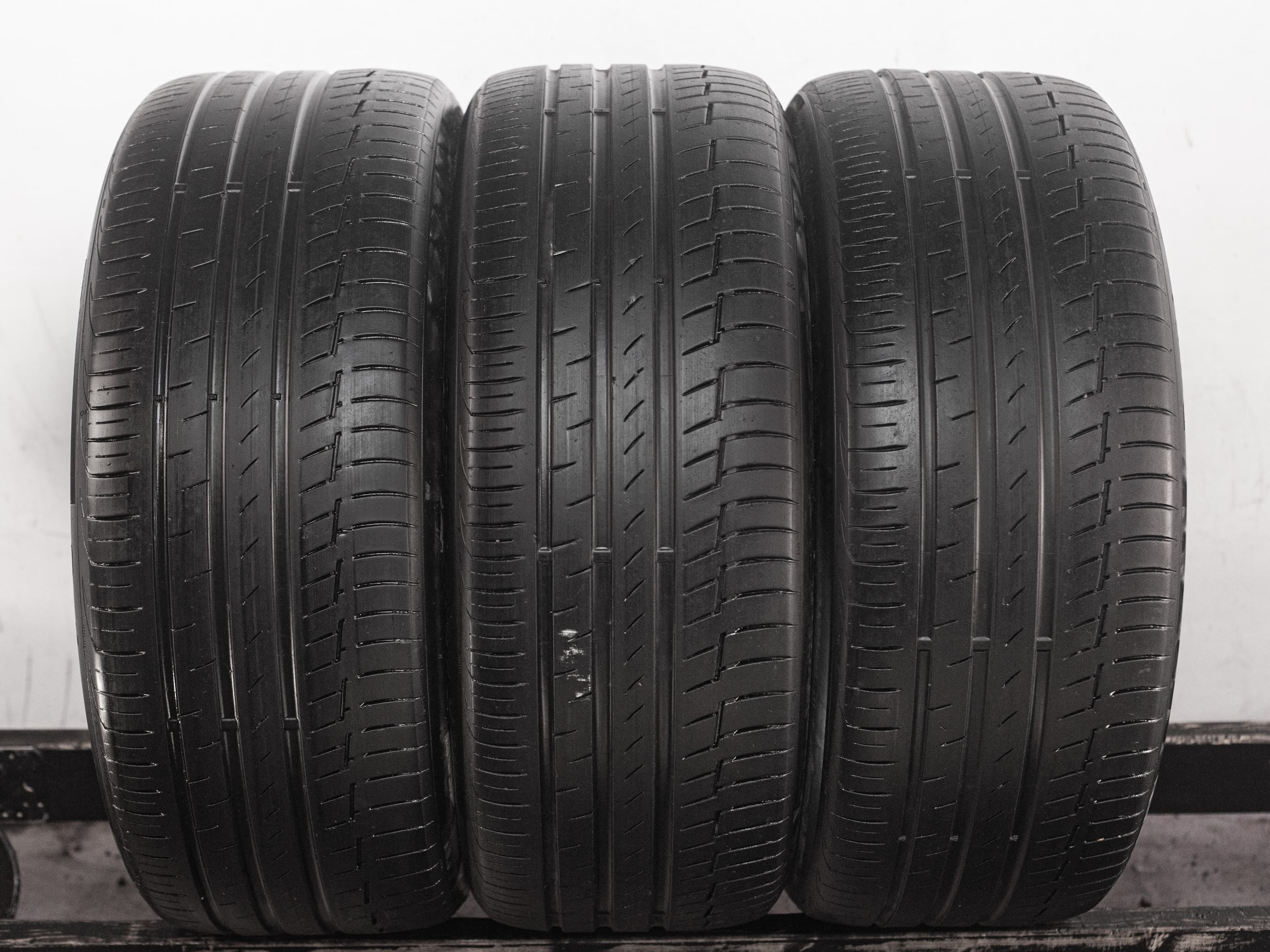 [3] Continental ContiPremiumContact 6 265/40 R22 106V XL