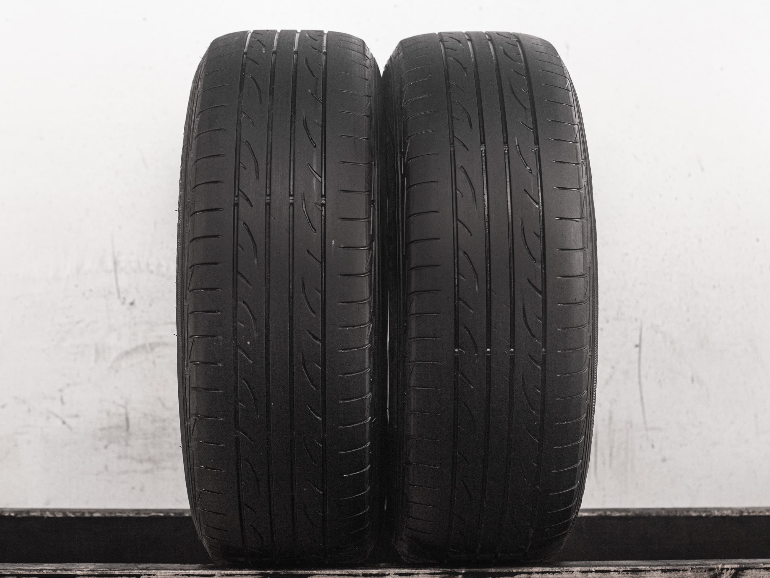 [2] Dunlop SP Sport LM704 215/65 R16 98H