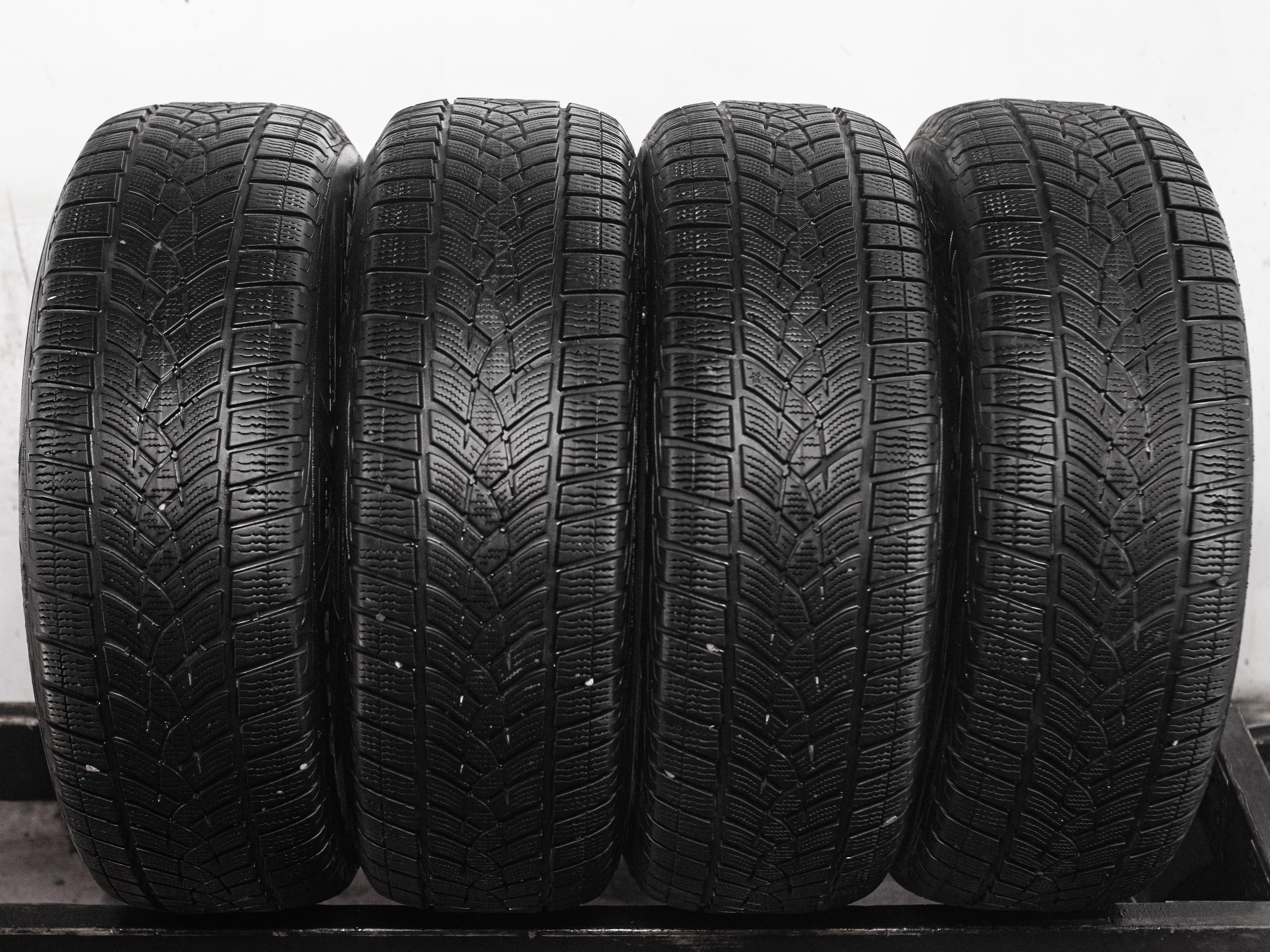 Goodyear UltraGrip Ice SUV 215/60 R17 96T
