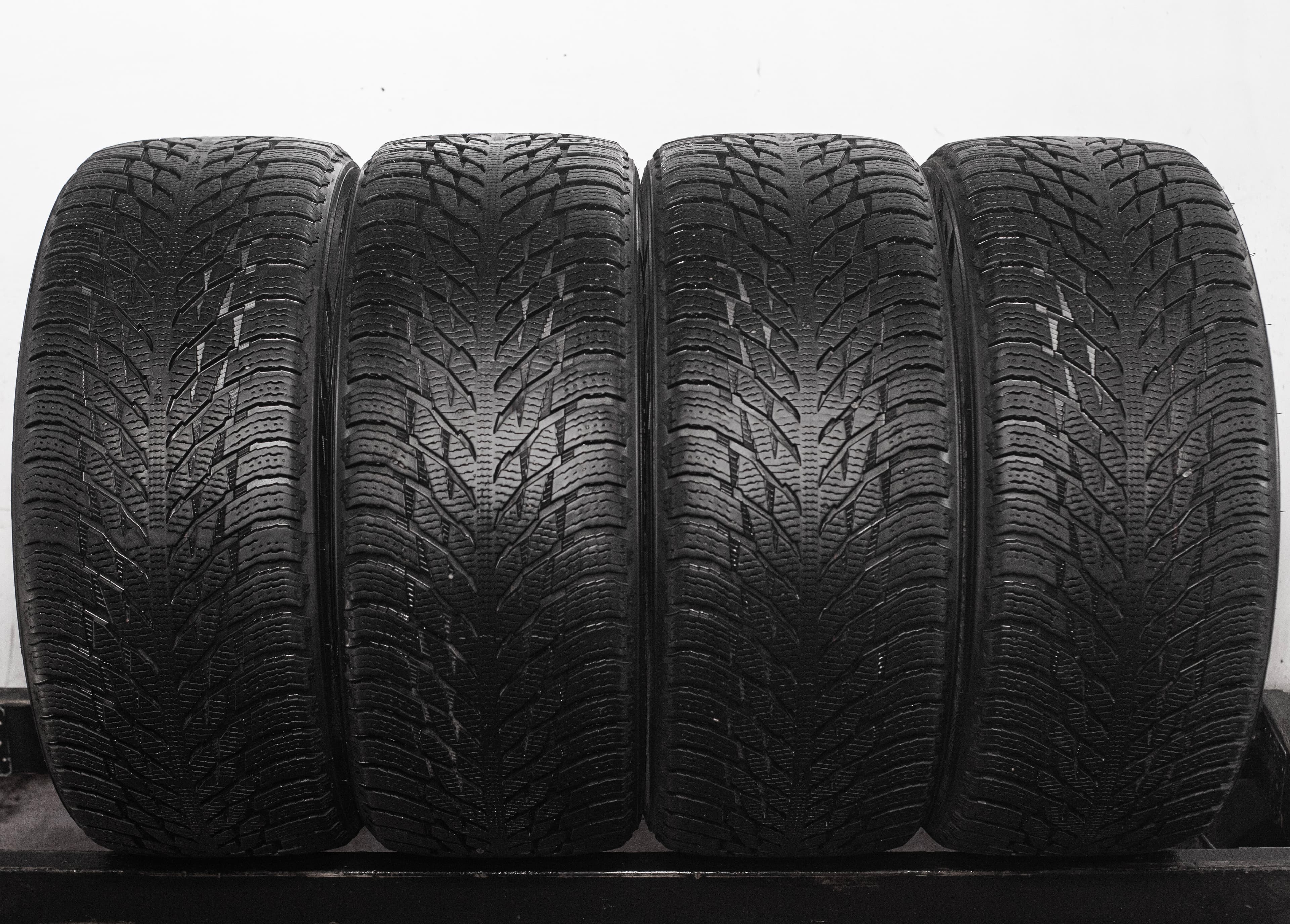 Nokian Hakkapeliitta R2 SUV 255/45 R19 104R