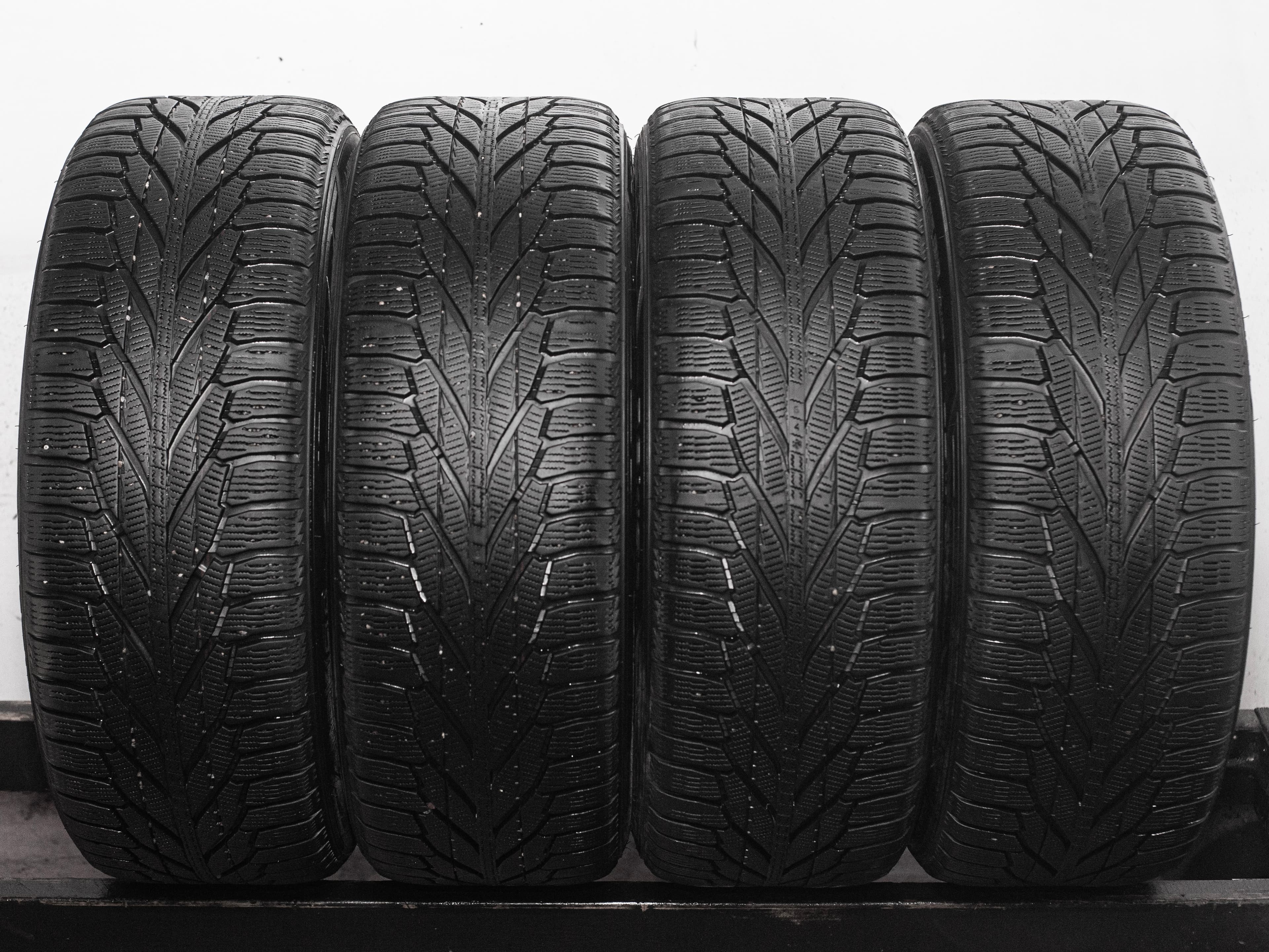 Nokian Hakkapeliitta R2 SUV 235/55 R18 104R