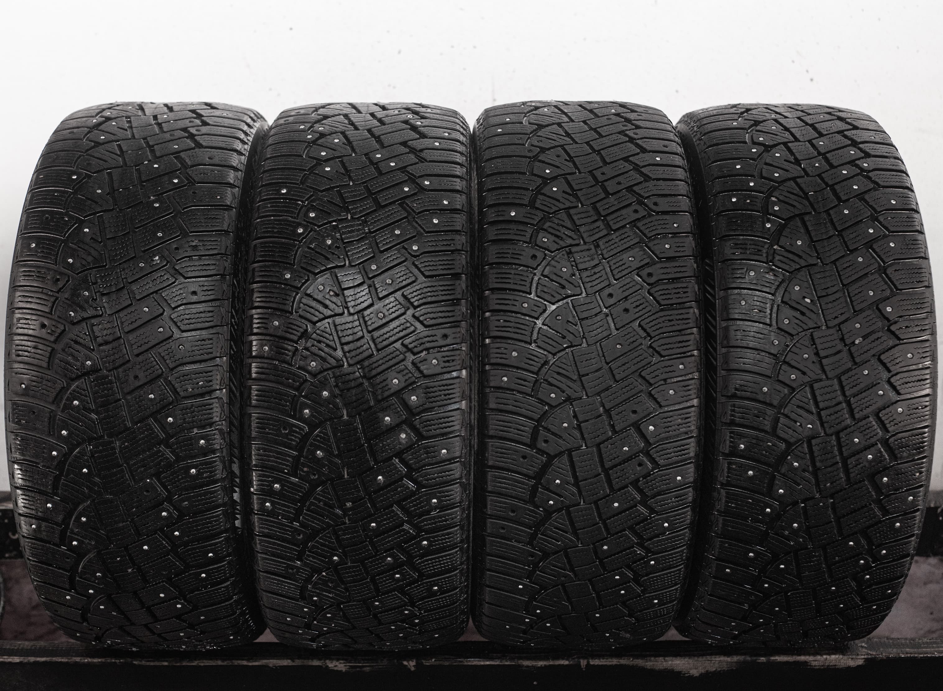 Continental IceContact 2 235/45 R18 98T