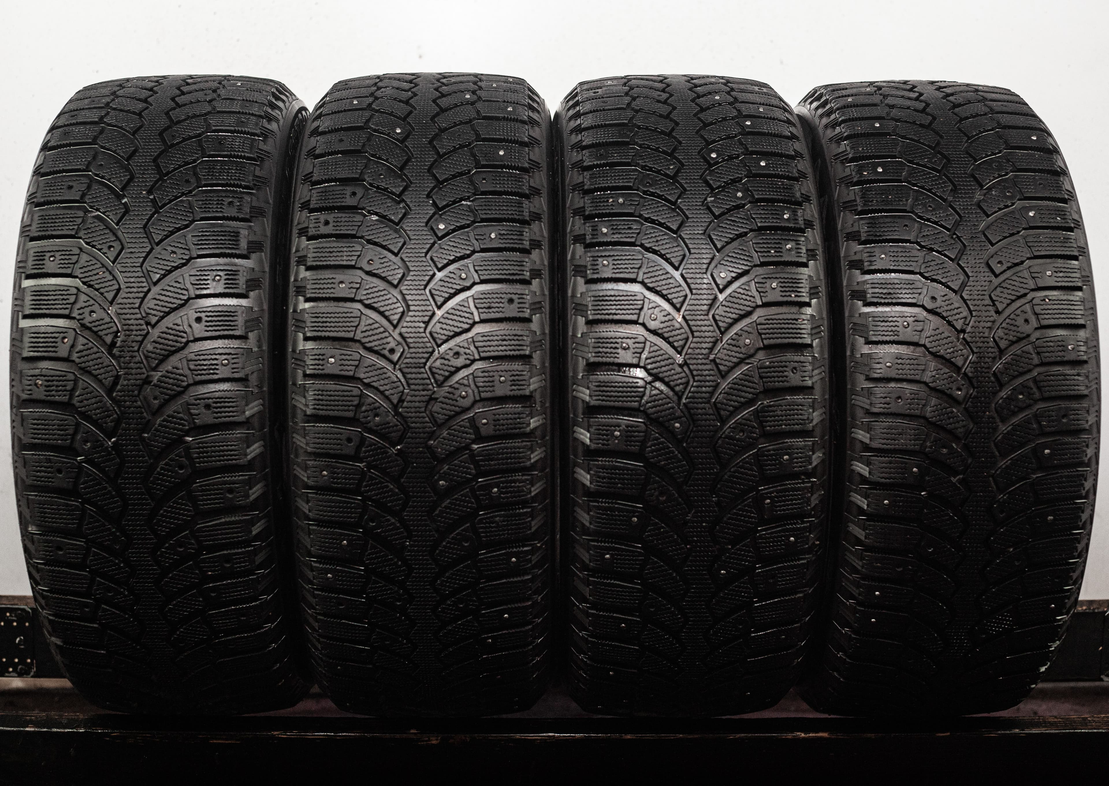 Bridgestone Blizzak Spike-01 235/55 R17 103T XL
