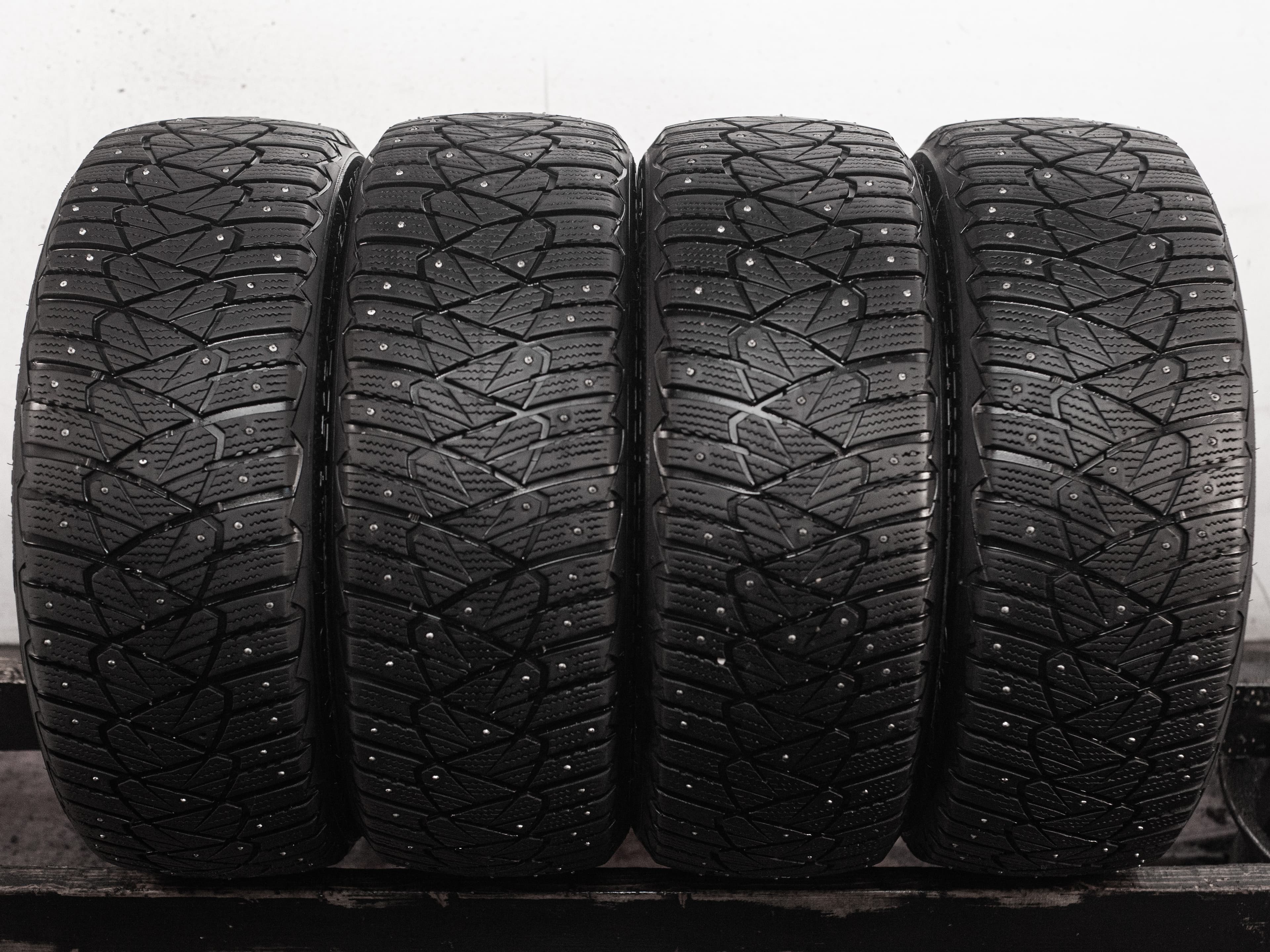 Goodyear UltraGrip 600 215/55 R17 98T XL