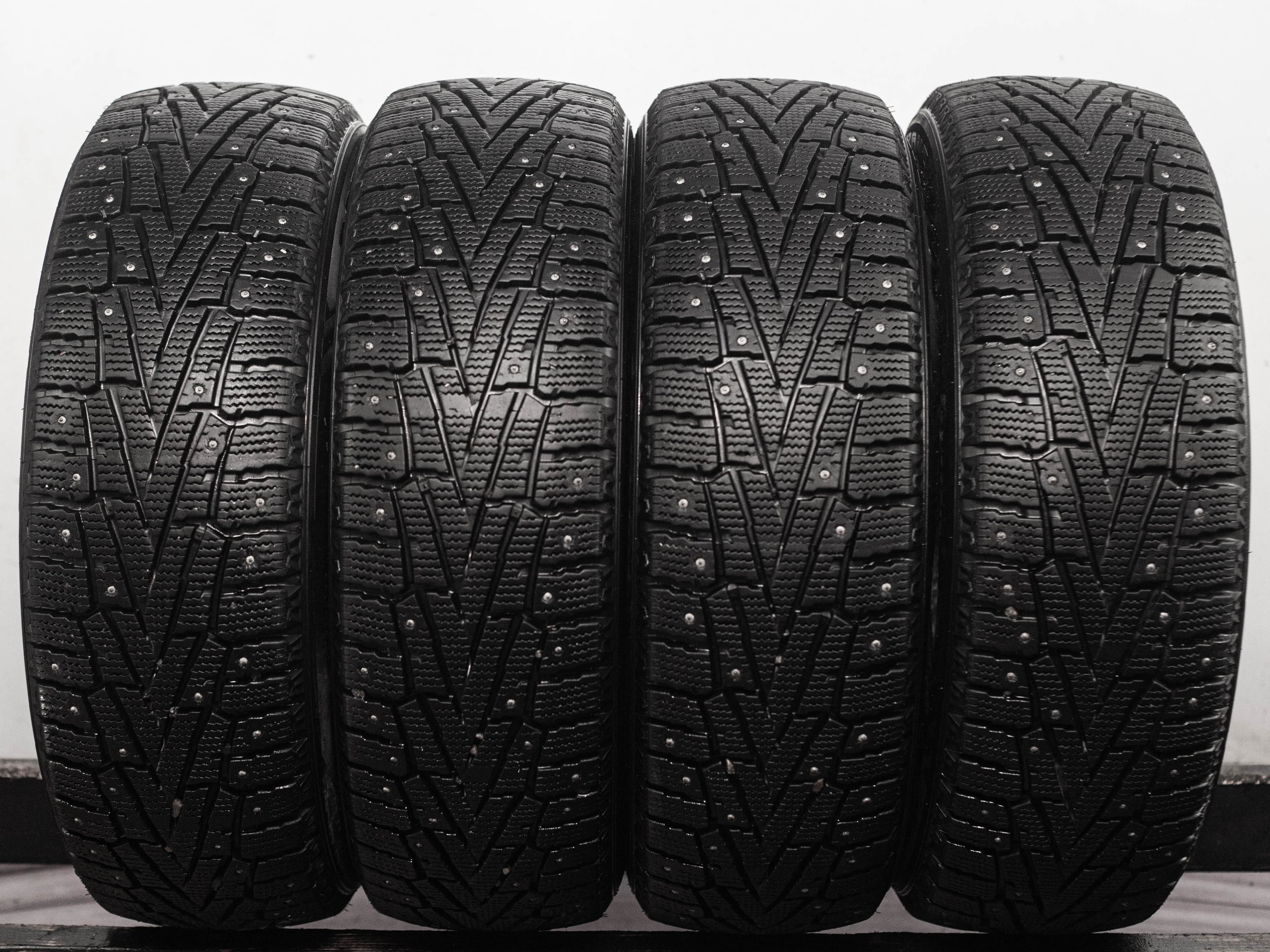 Roadstone Winguard Spike SUV 225/60 R17 99T