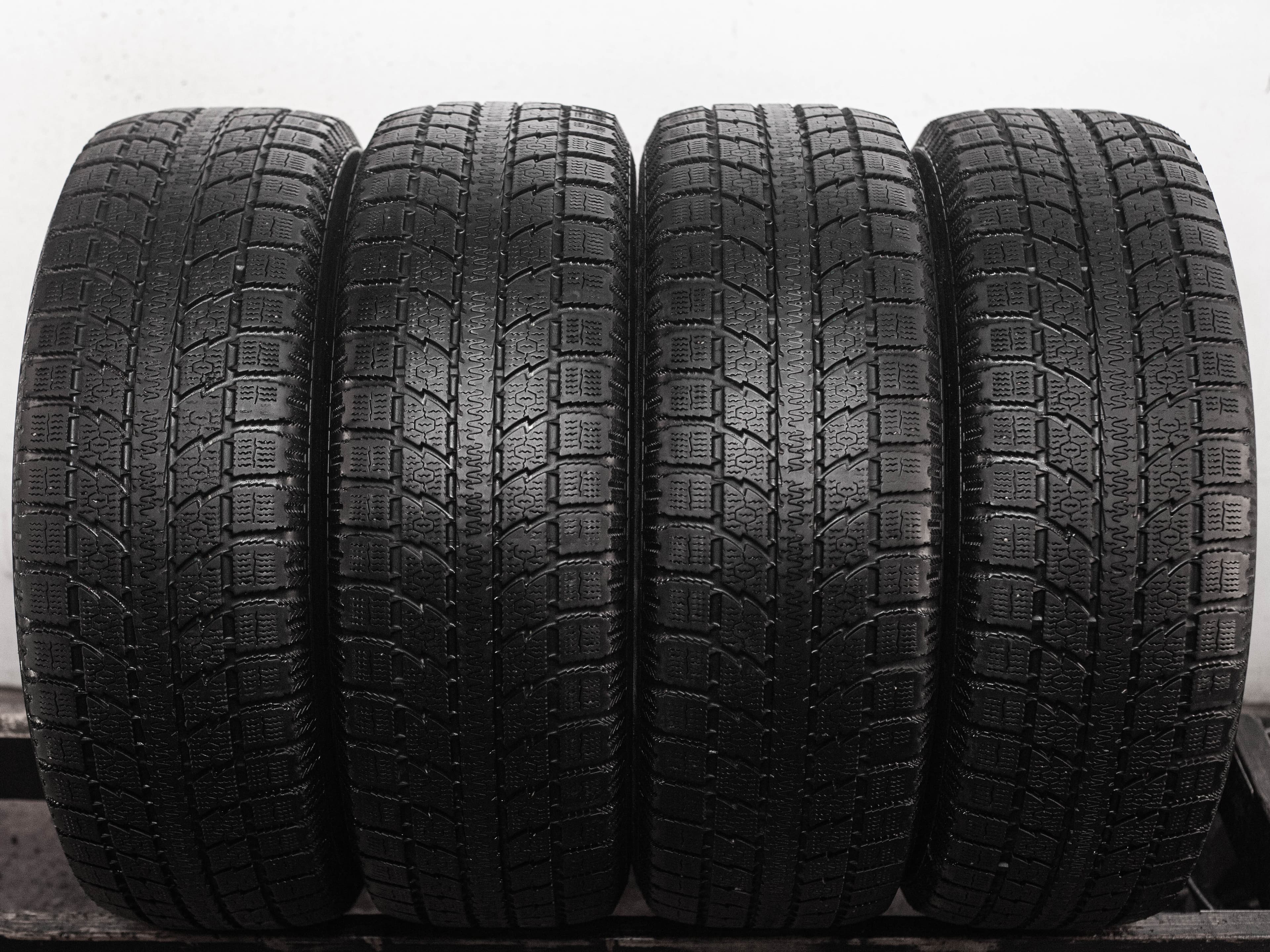 Toyo Observe GSi-5 225/65 R17 104Q