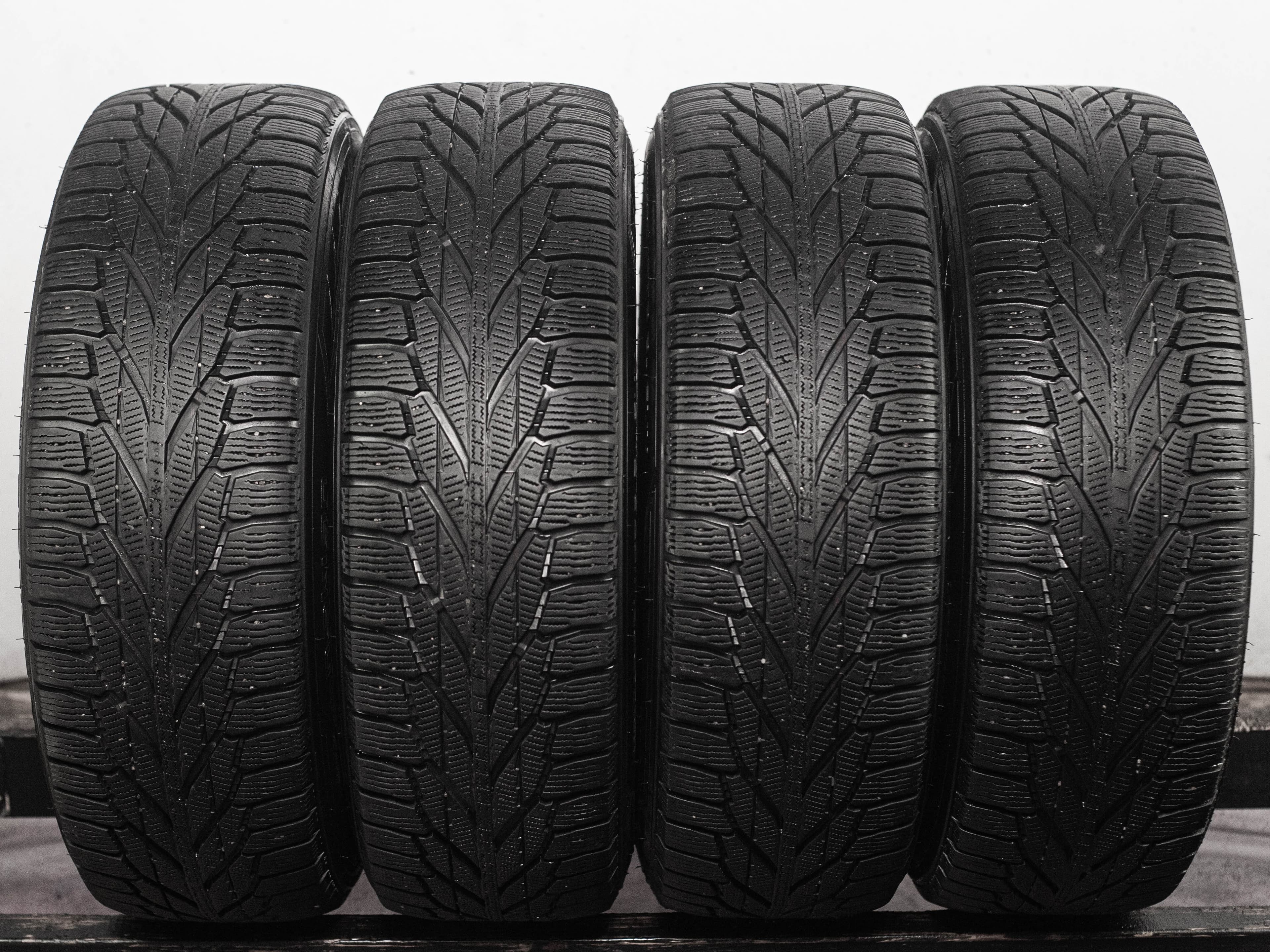 Nokian Tyres Hakkapeliitta R2 SUV 215/70 R 16 100R