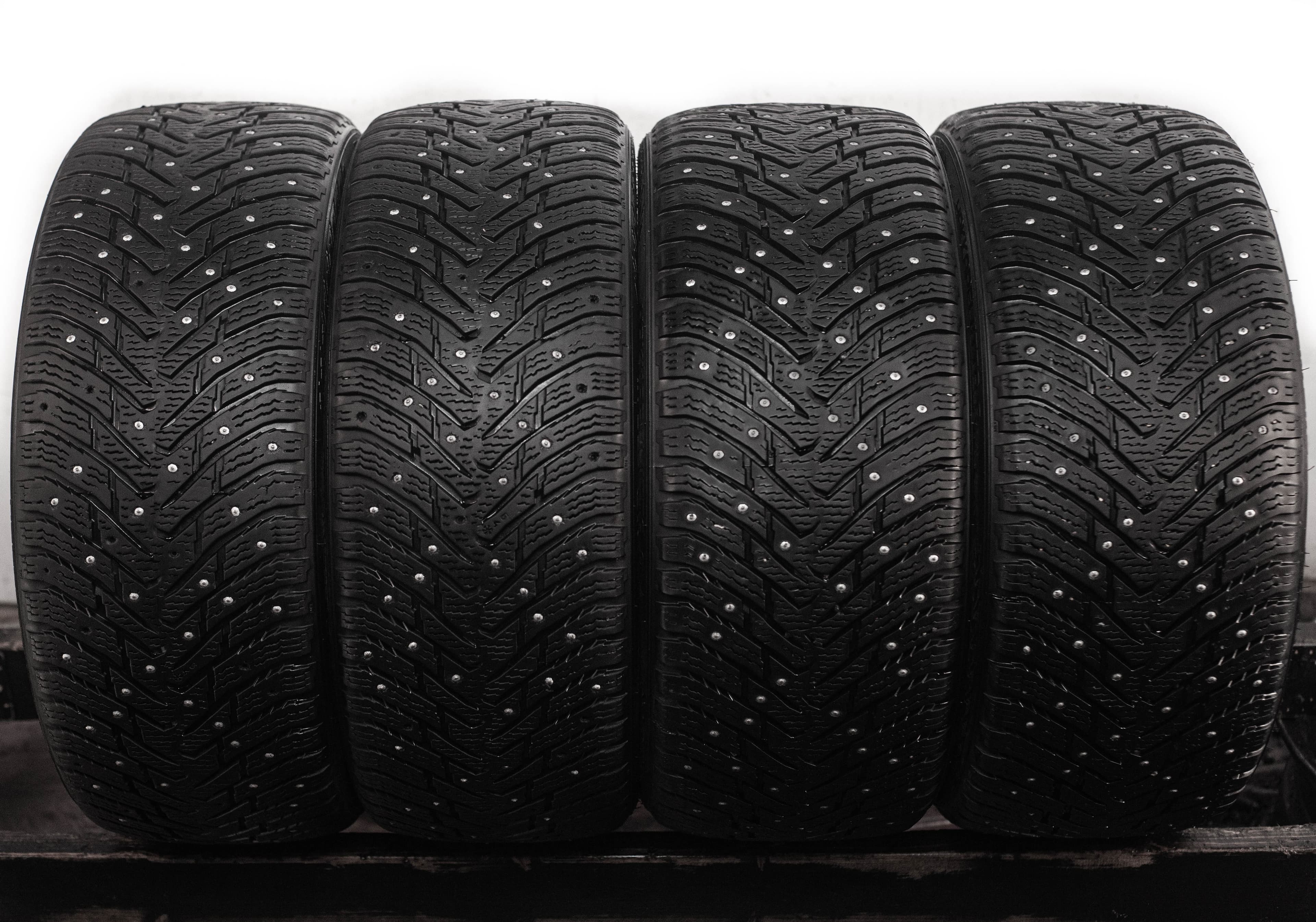 Nokian Hakkapeliitta 8 225/45 R18 95T и 245/40 R18 97T XL