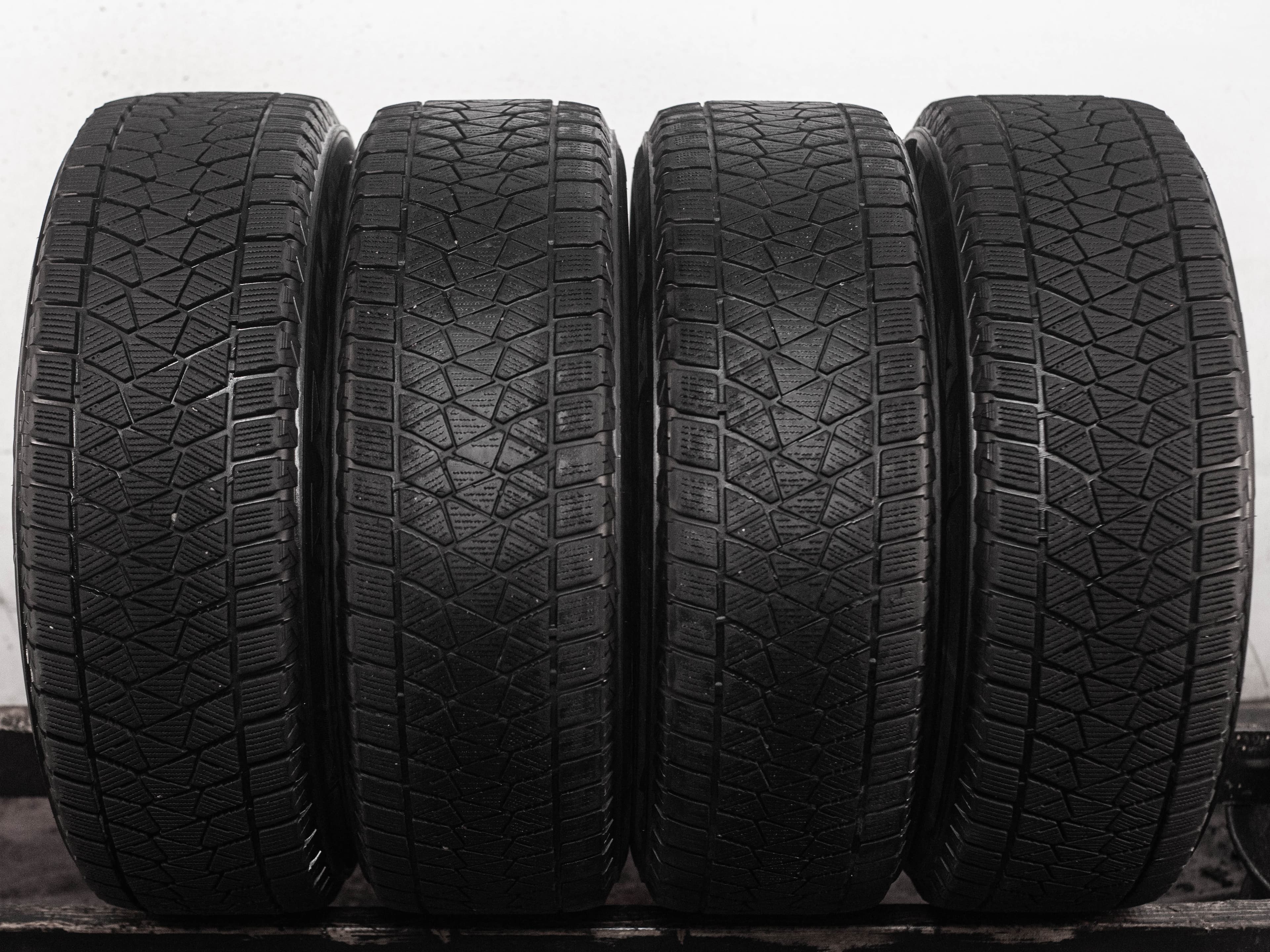 Bridgestone Blizzak DM V2 225/65 R17 102S