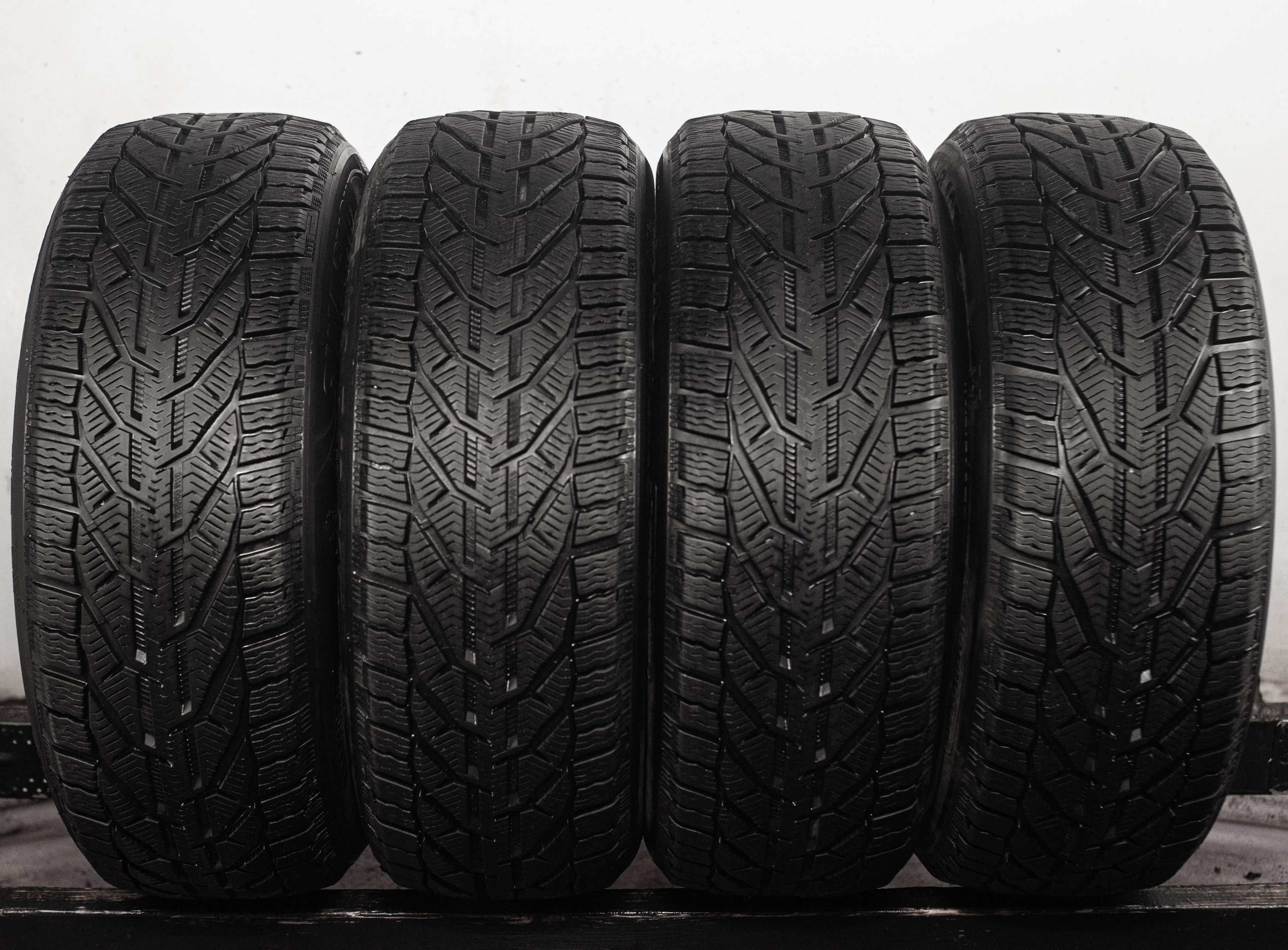 Kormoran SUV Snow 235/60 R18 107H
