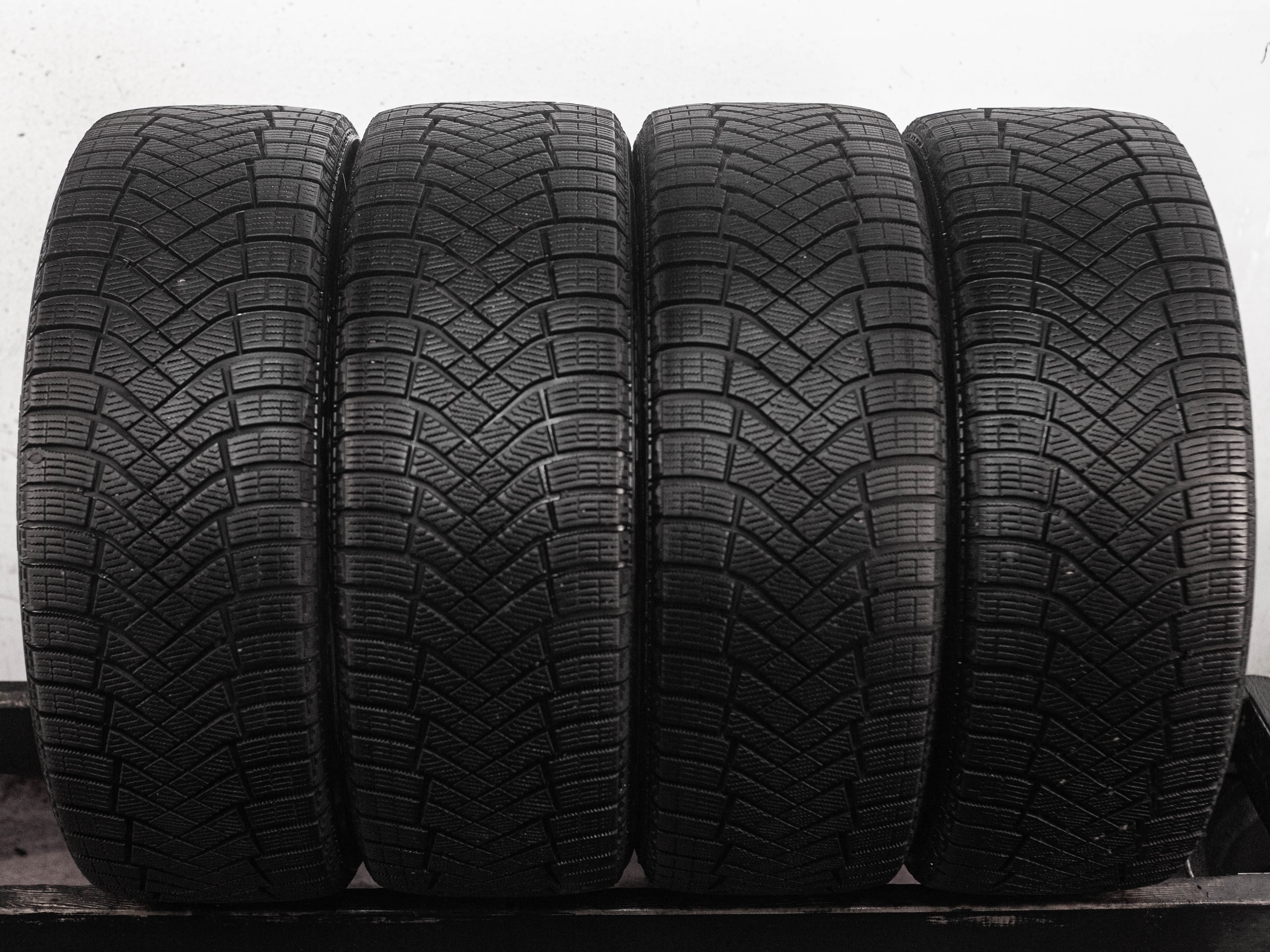 Pirelli Ice Zero FR 225/45 R19 96H XL