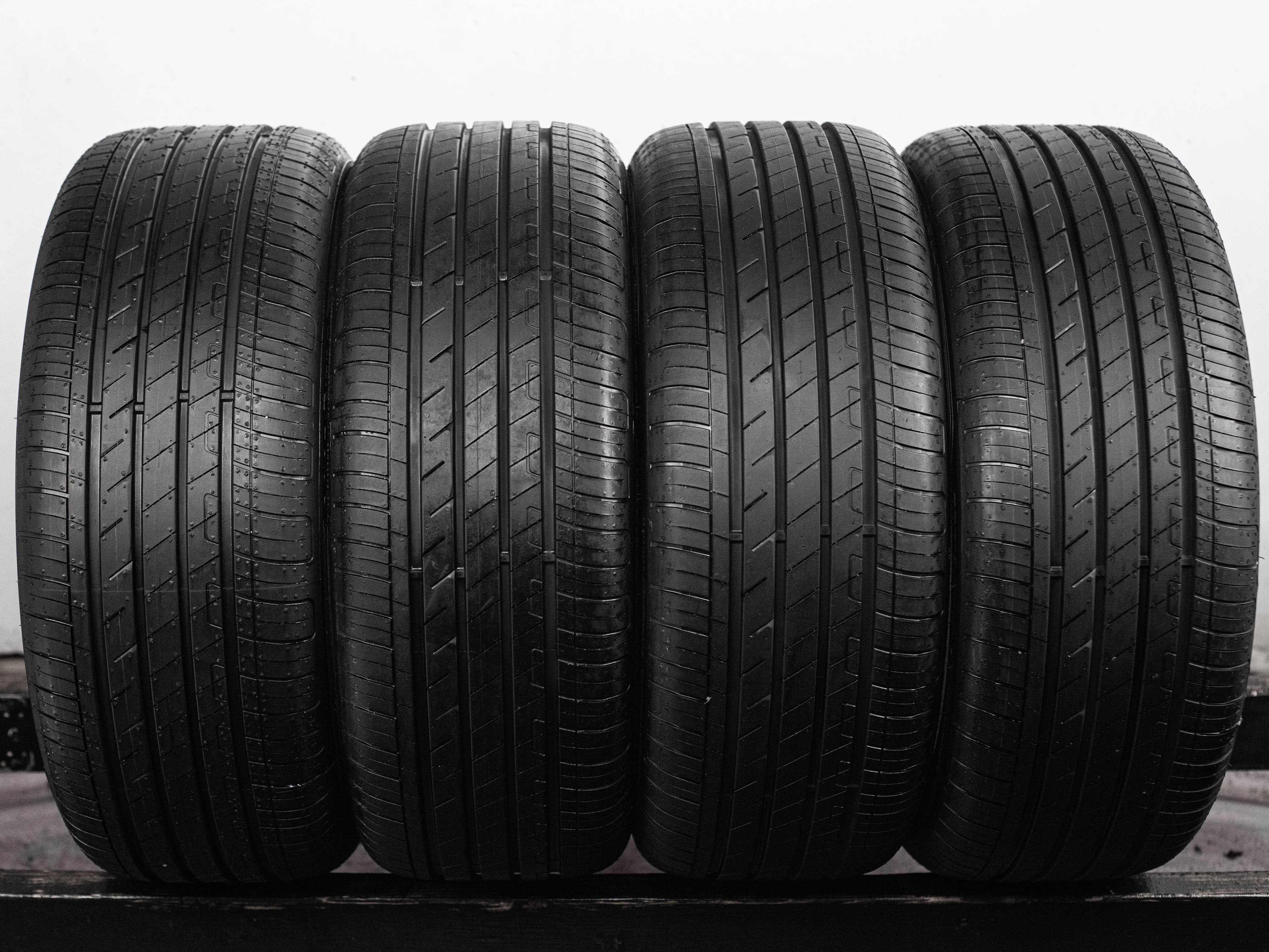 Goodyear EfficientGrip Performance 235/45 R18 94V